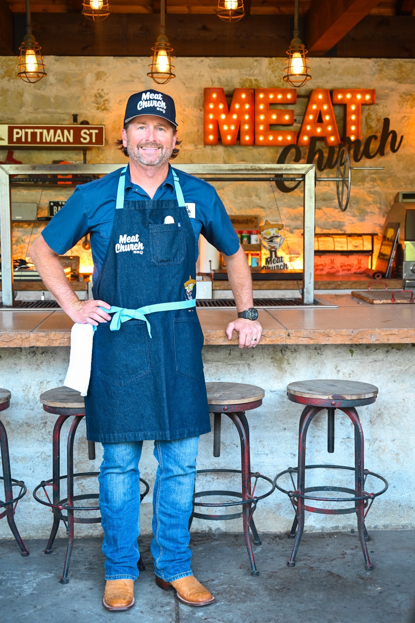 hedley-and-bennett-meat-church-apron-navy-u3 NAVY_H_B_APRON_LIFESTYLE_OUTDOOR_KITCHEN_TIED.jpg